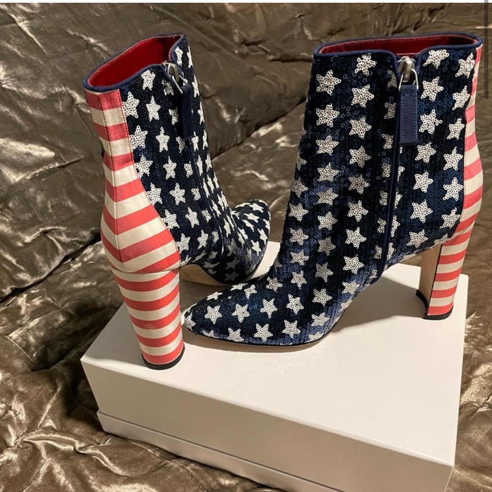 Manolo Blahniks- size 39- heeled bootie